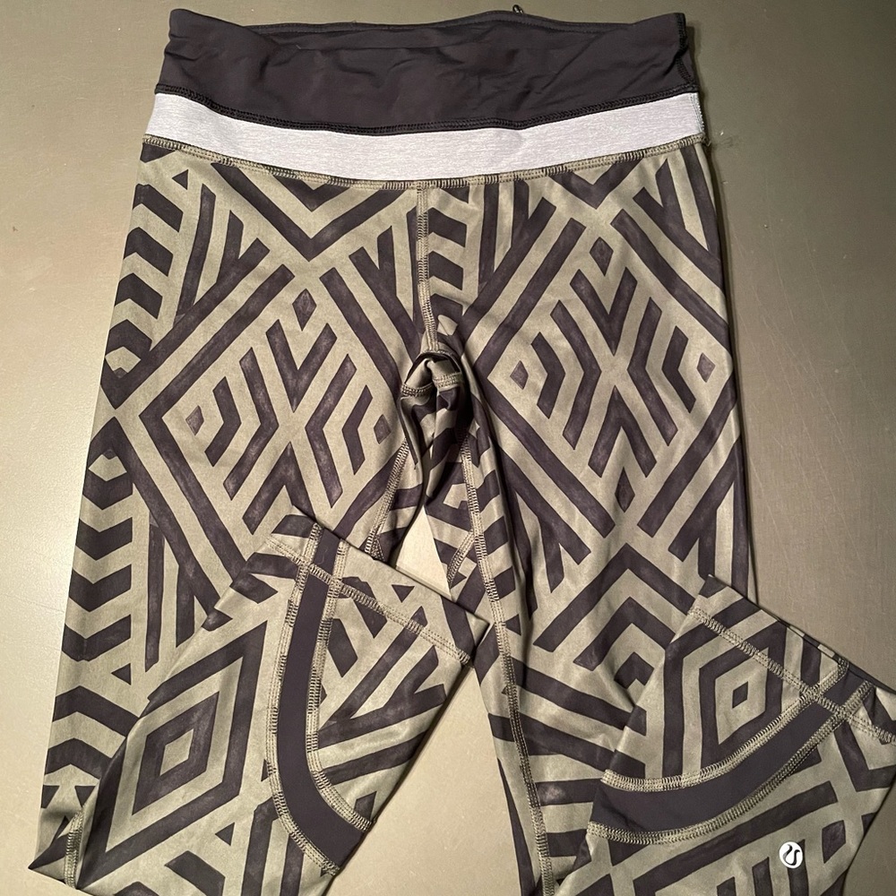 Lululemon geometrical leggings